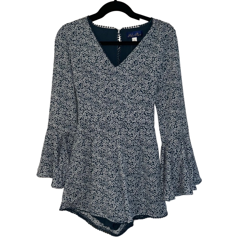 NWOT Francesca’s Blue Rain Elegant Blue Floral Romper With Bell Sleeves Small